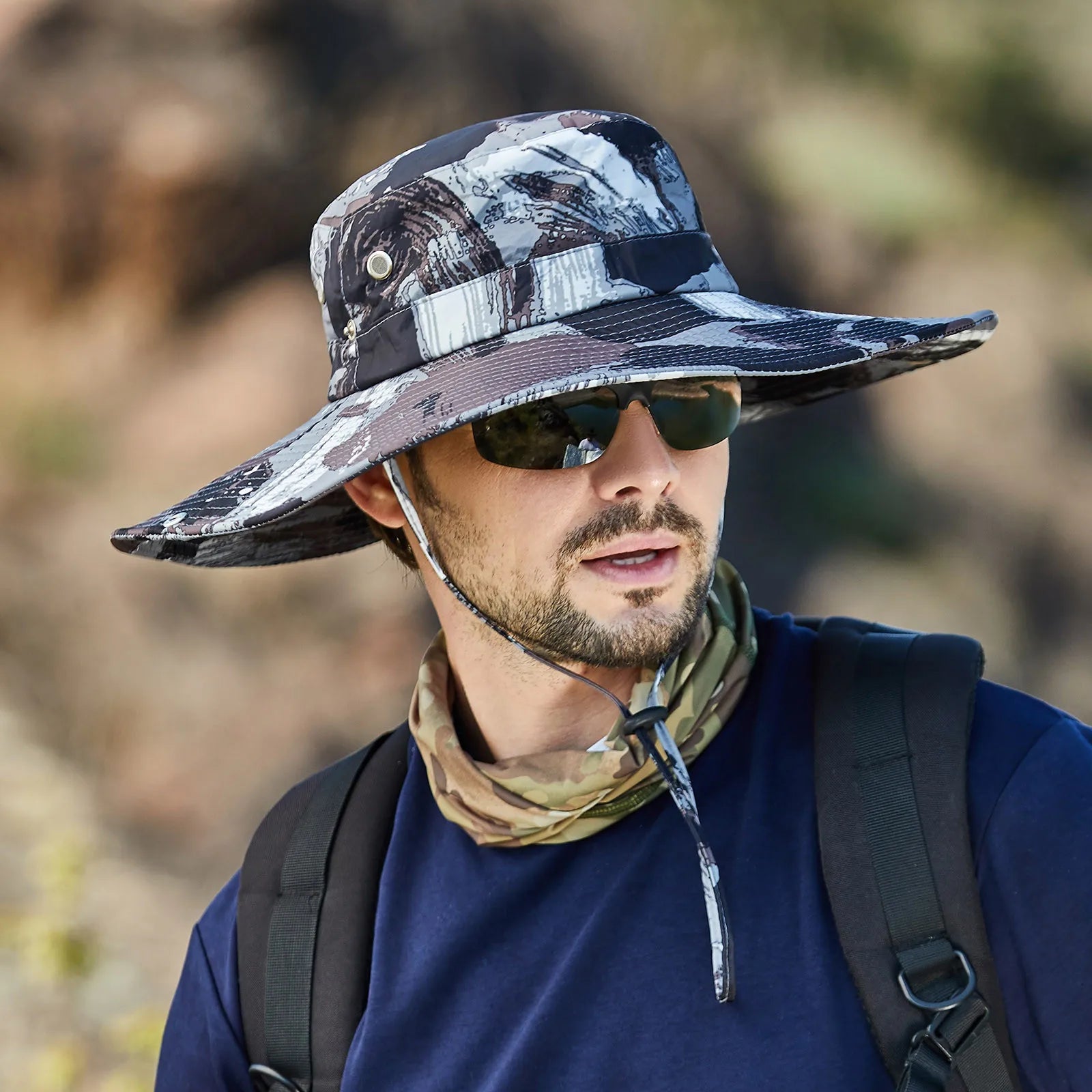 Wide brim camouflage hat black